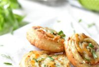 Cheesy Prosciutto Pesto Swirls