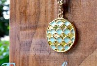 Coastal Chic Enamel Scallop Necklace