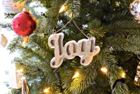 Yuletide Glimmers: Close-Up Holiday Magic