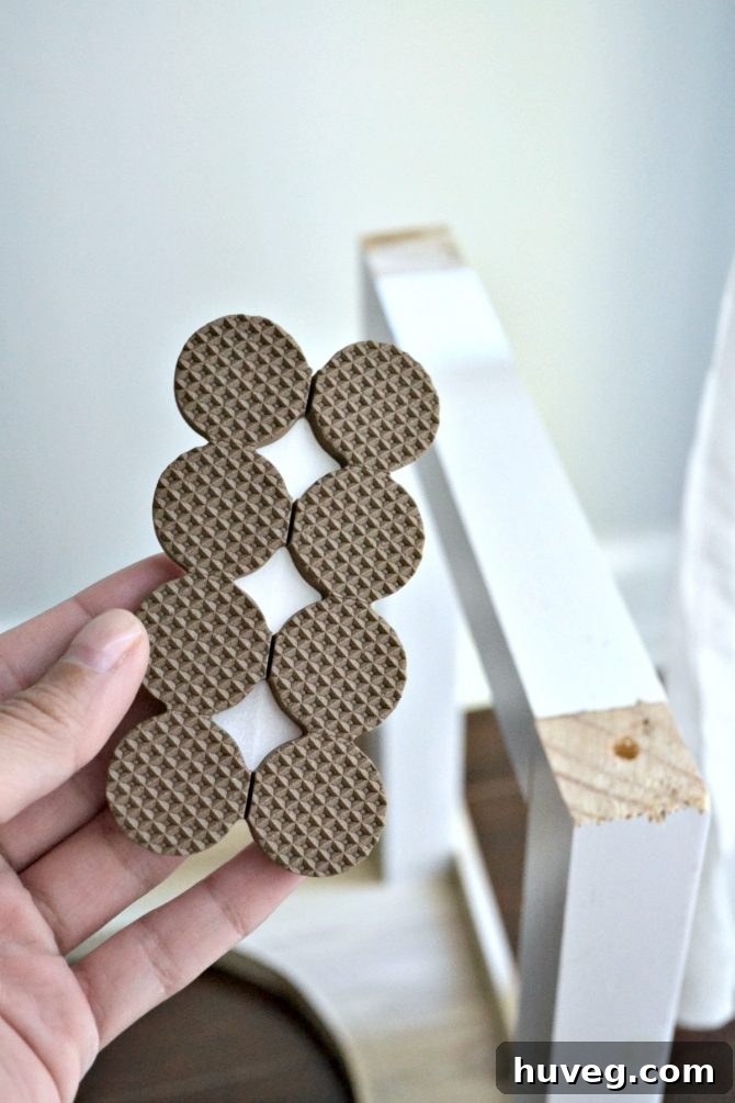 The Scotch Gripping Pads come in a pack that's easy to separate and apply.