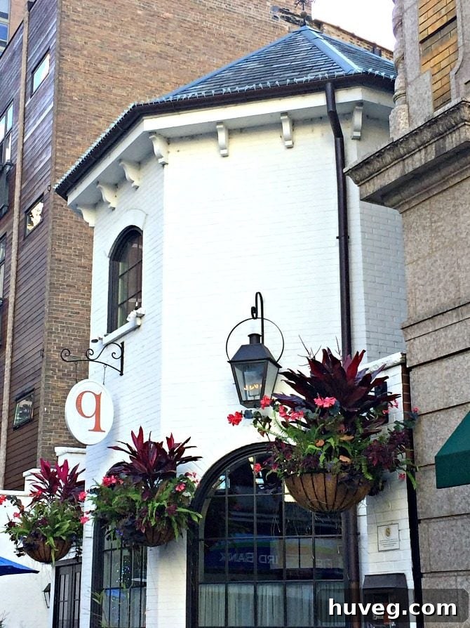 Charming building in a Chicago neighborhood