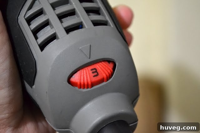 Adjustable speed dial on the Porter Cable oscillating tool