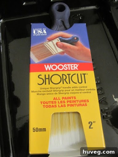 Wooster short-handled paint brush: a favorite for precision painting