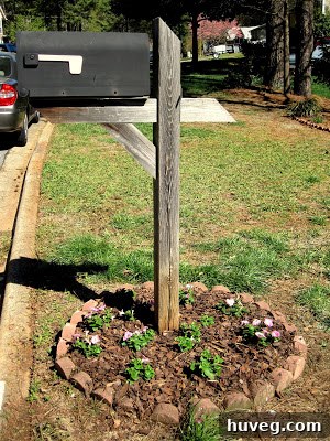 Another view of the pink petunia mailbox decor
