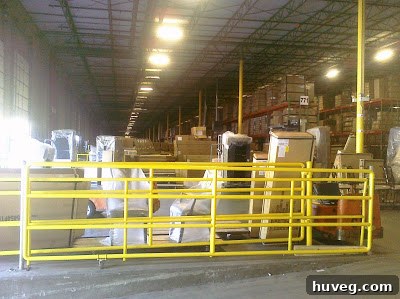 Rooms to Go furniture warehouse exterior