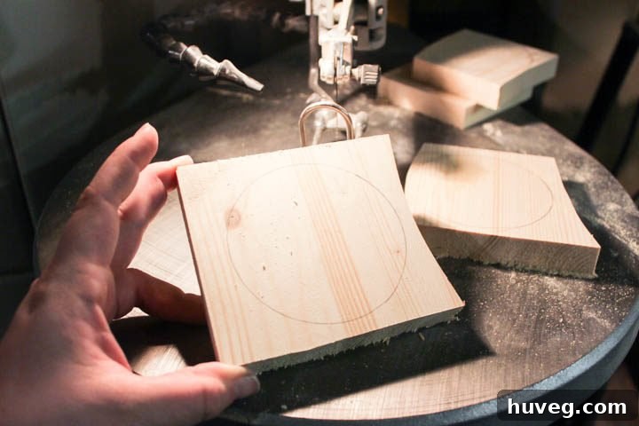 Cutting traced wooden circles with a scroll saw