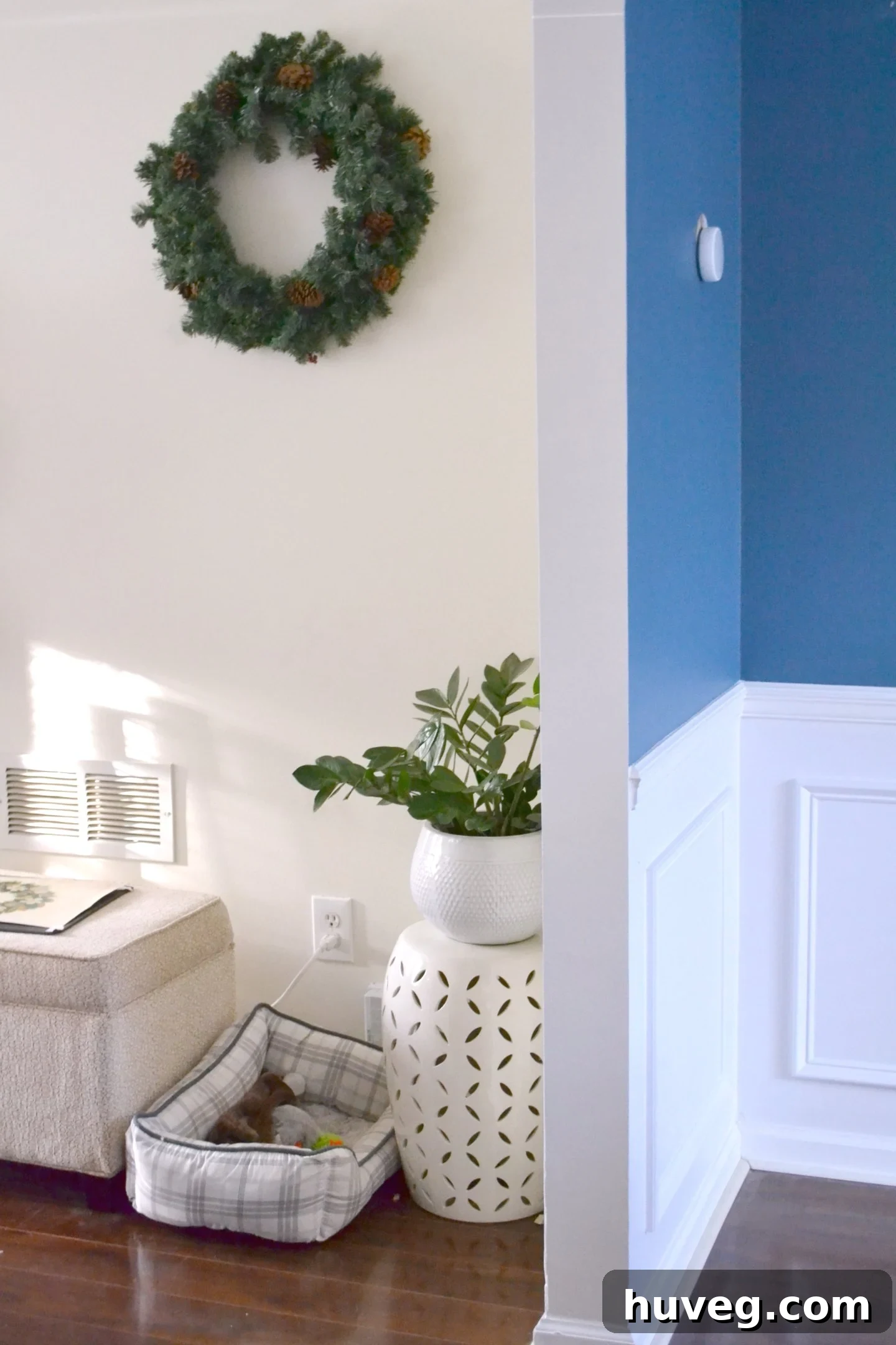 Small dividing wall between living and dining rooms, awaiting decor or art
