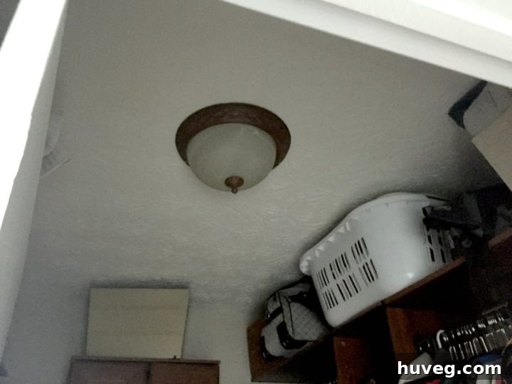 closet boob light