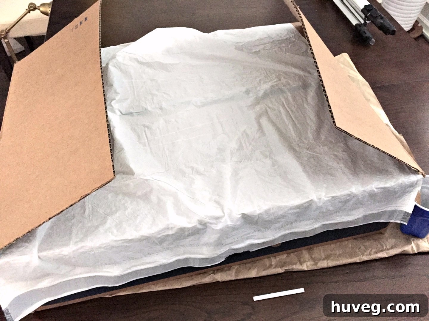 folding up box to protect resin pour from dust