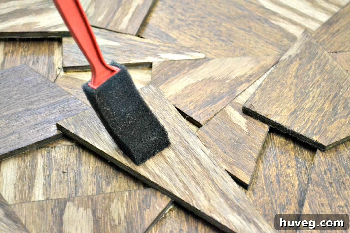 The wood accelerator effortlessly glided onto the wood fragments using this small, red-handled sponge brush, revealing an instant, striking color transformation.