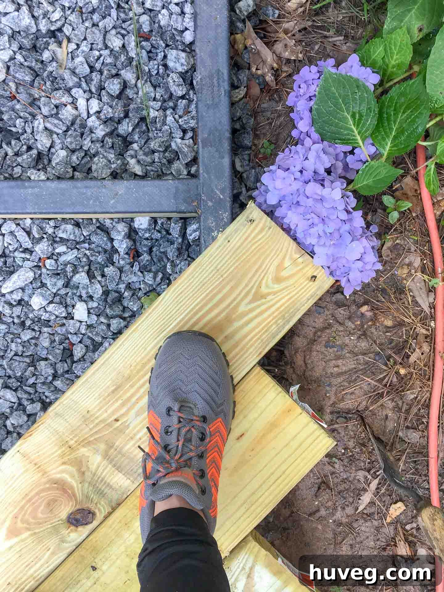 overhang of deck boards