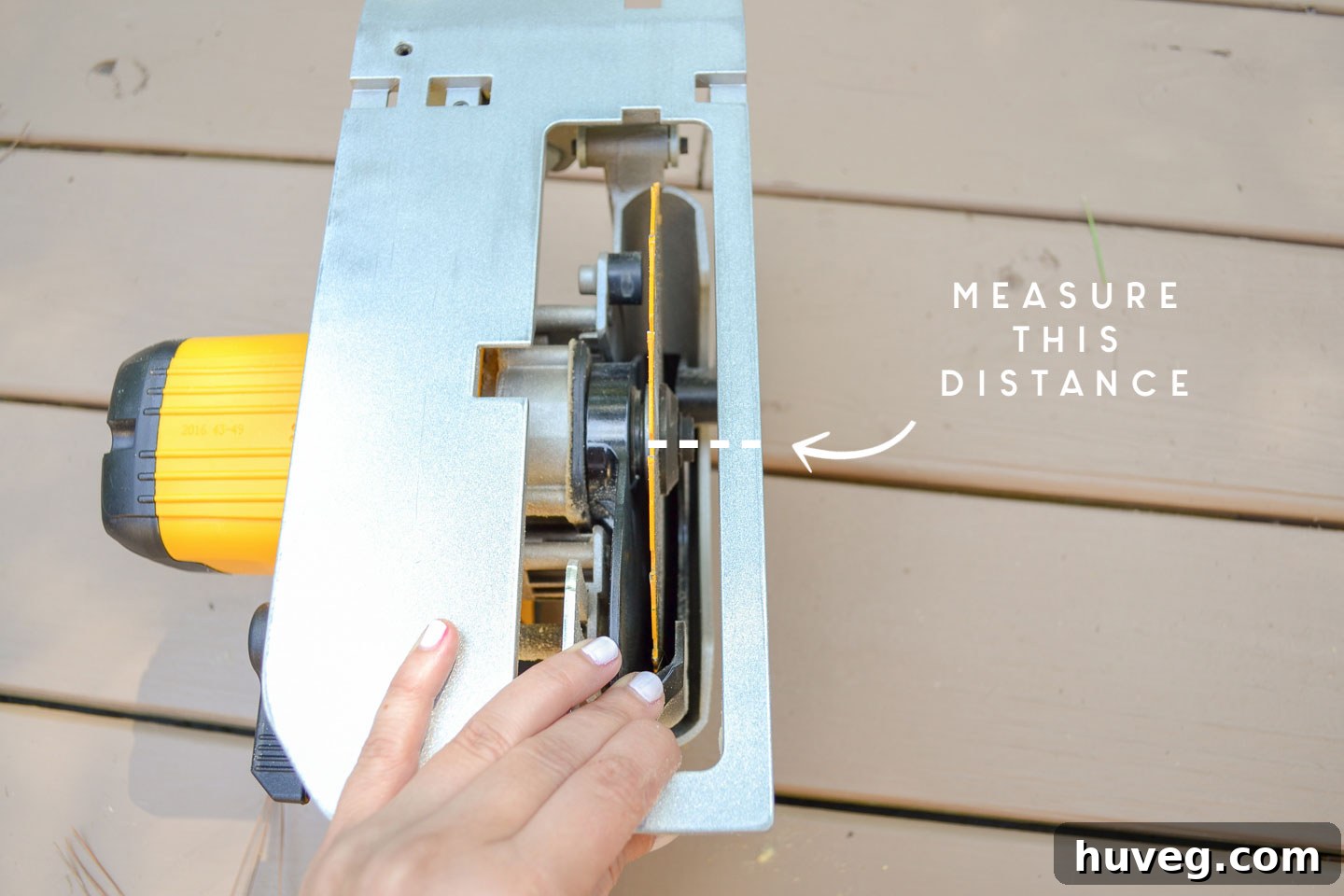 measure distance of edge of circular saw to saw blade if there are no measurement markings