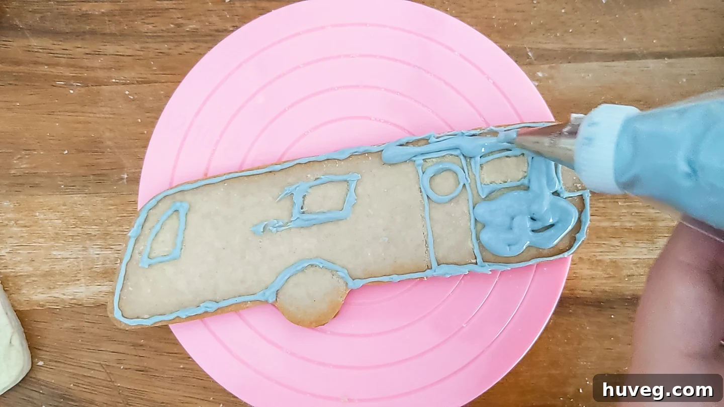 add icing to custom cookies