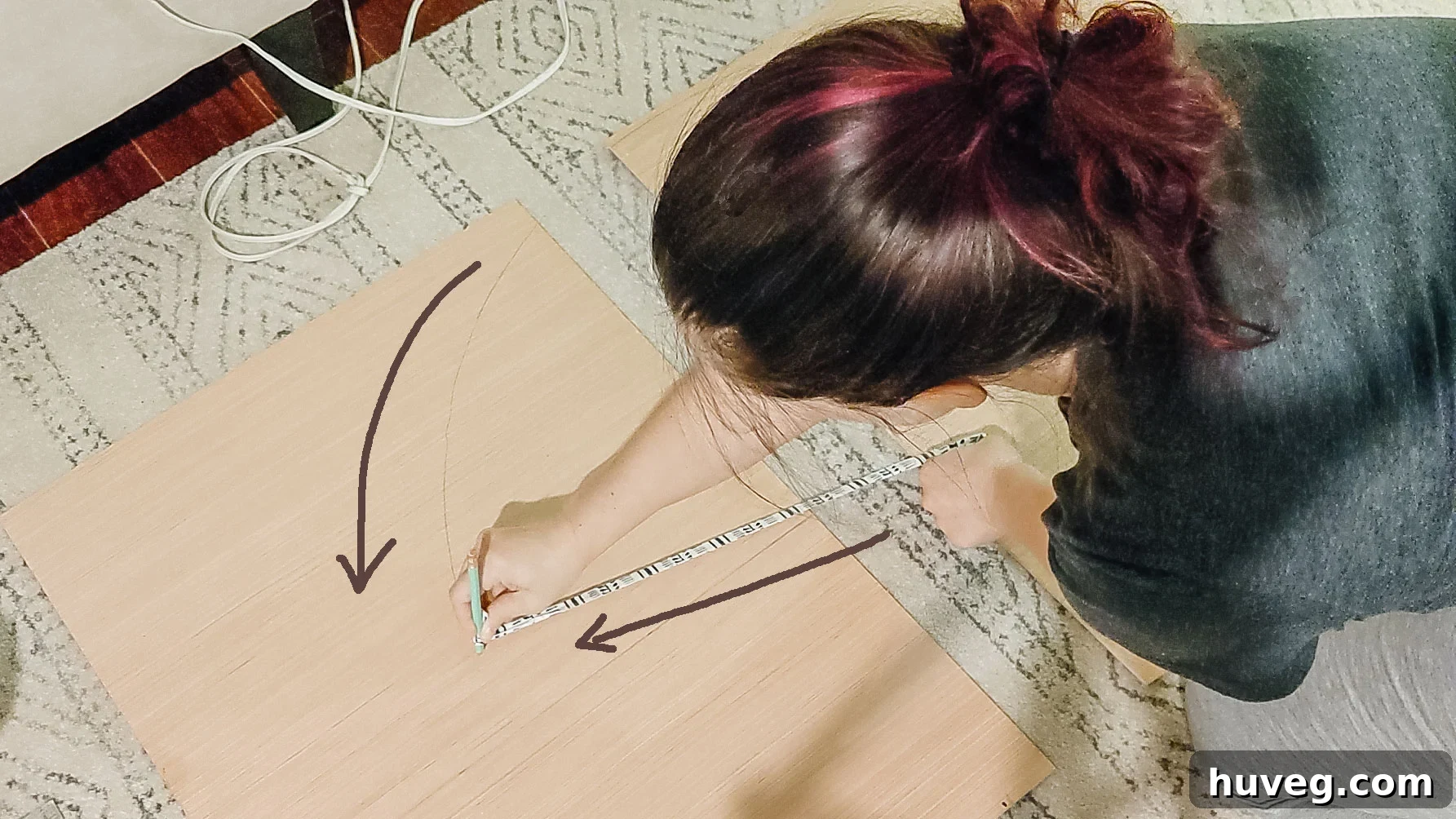 How to precisely draw an arch shape on plywood using a string and pencil method