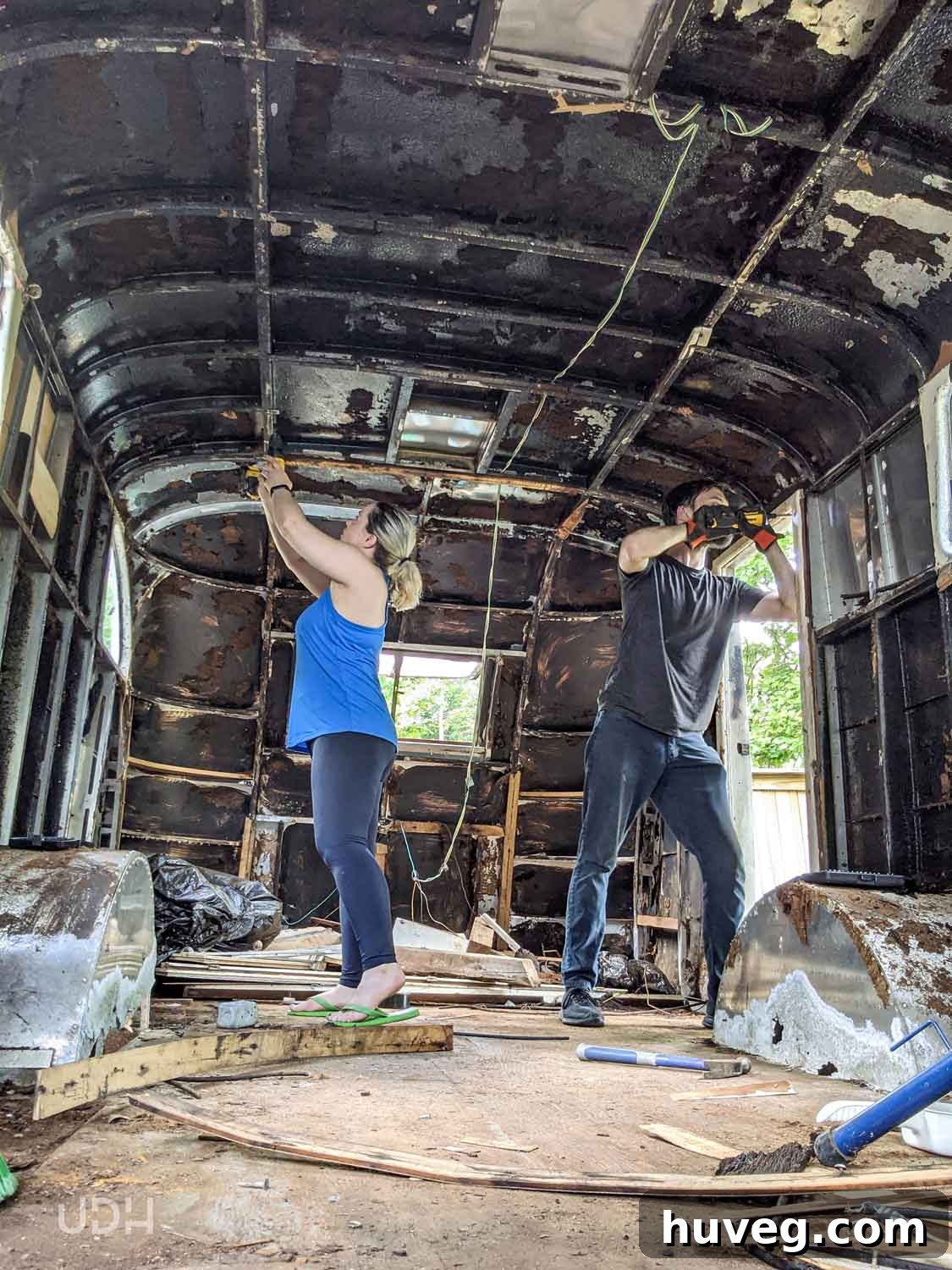 emptying all of the camper with all of the screws