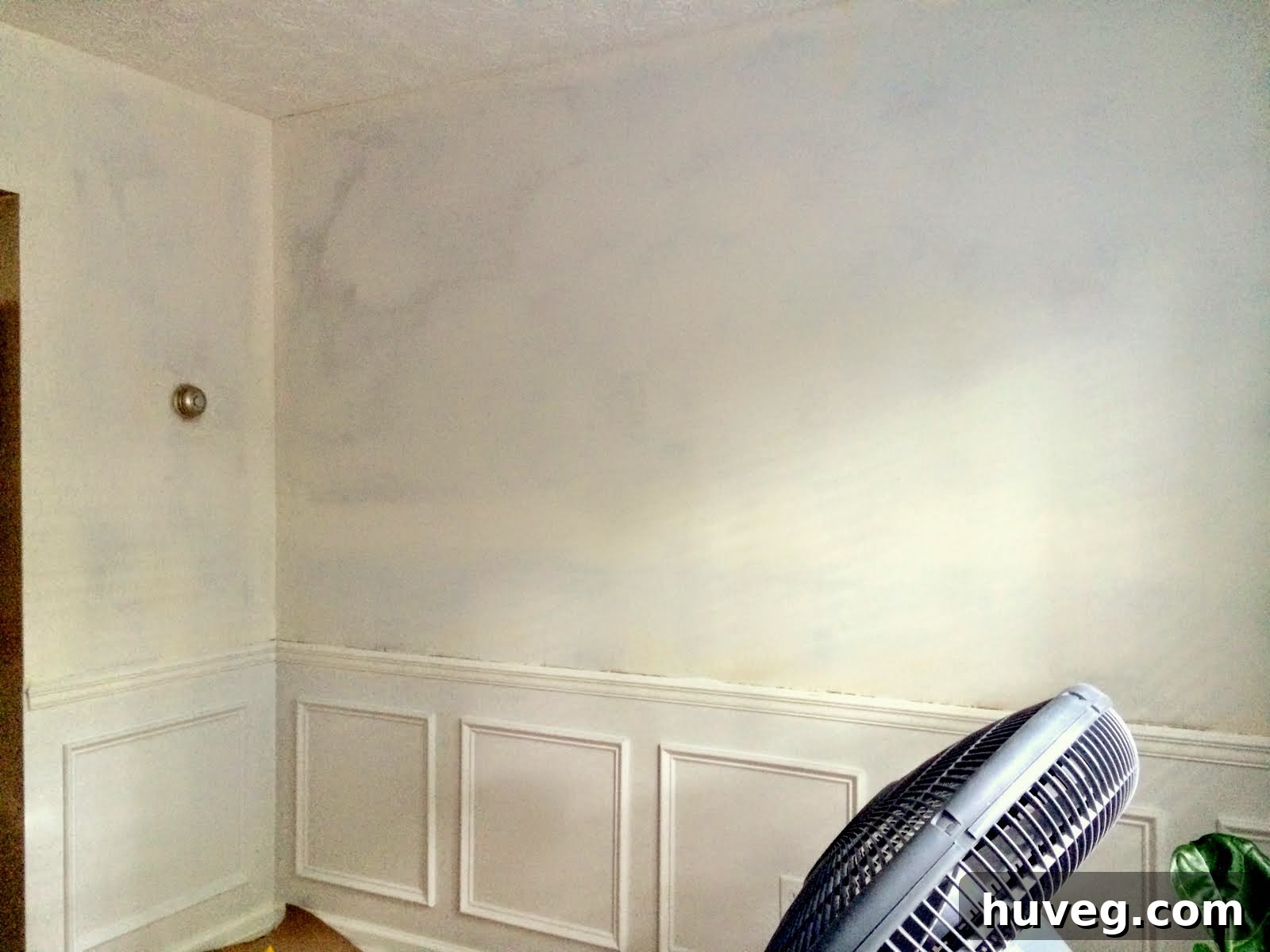 Dining room walls showing the effect of primer