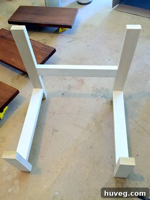 Connecting step stool sides with back support