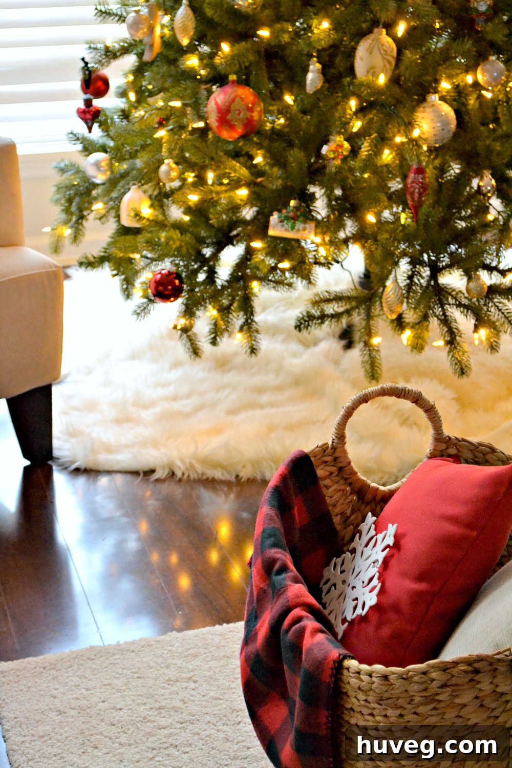 christmas room decor featuring a cozy armchair and festive accents
