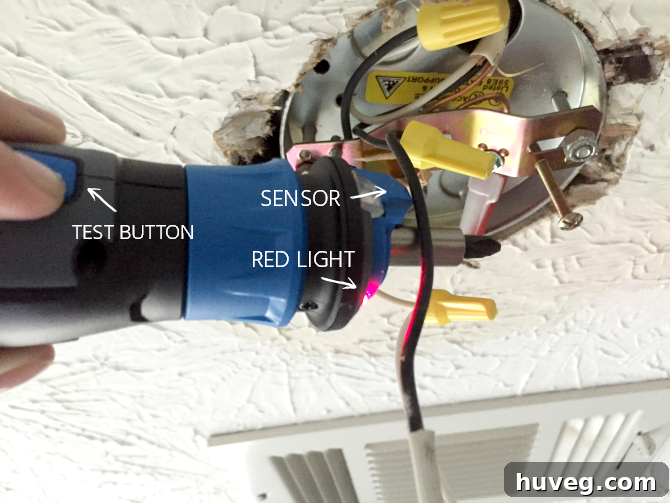 Red Light Indicator on Hammerhead Cordless Screwdriver for Live Wire Detection