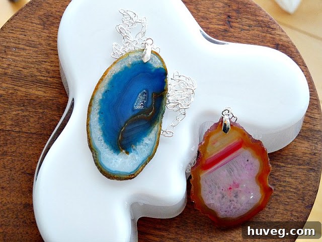 Beautiful, handmade agate necklaces created by Dans le Townhouse, inspired by high-end designs.